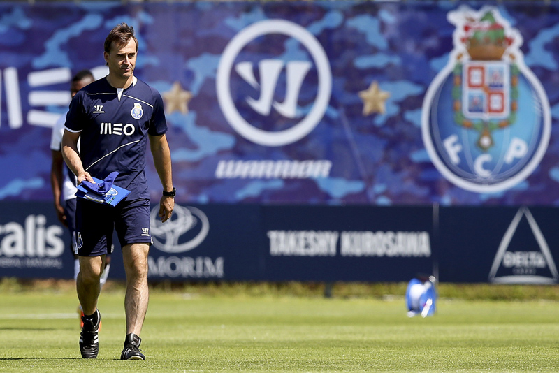 O espanhol Julen Lopetegui, novo treinador do FC Porto, durante uma sessão treino no centro de estágio do Olival, em Vila nova de Gaia, 3 de julho de 2014.JOSE COELHO/LUSA